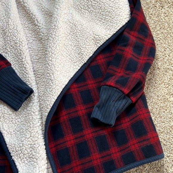 Abercrombie & Fitch, Sherpa lined, draped jacket. - Picture 3 of 6